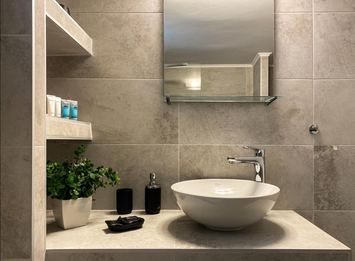 Acropolis Slow Living Apt Under The Parthenon Athena Bagian luar foto
